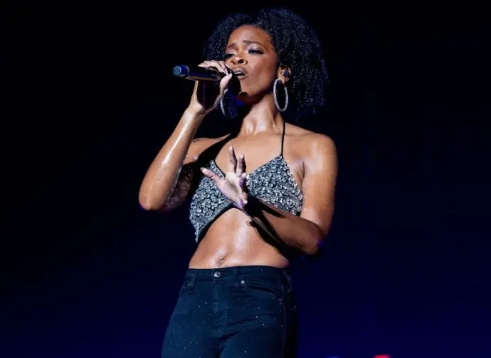 Ari Lennox Performs on the Nostalgia Tour in Jacksonville Florida USA December 18^ 2023 at The Vystar Veterans Memorial Arena