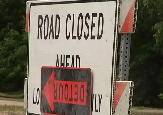 road-closed-dot-construction-2746877