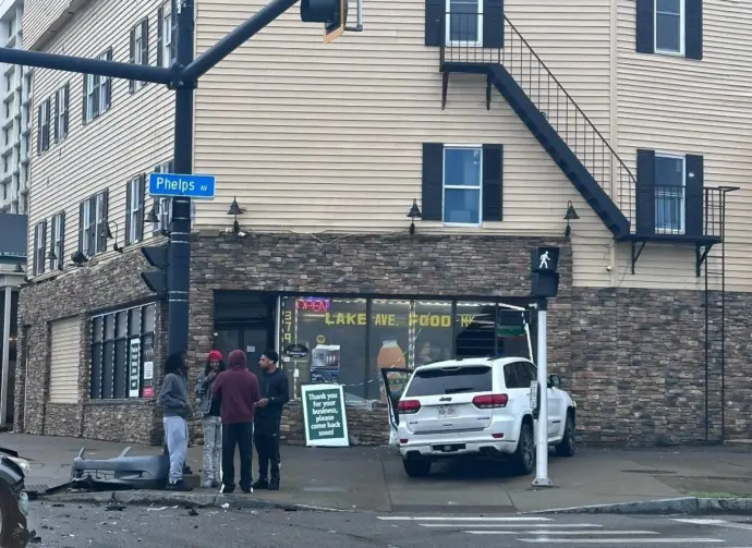 lake-ave-crash932555