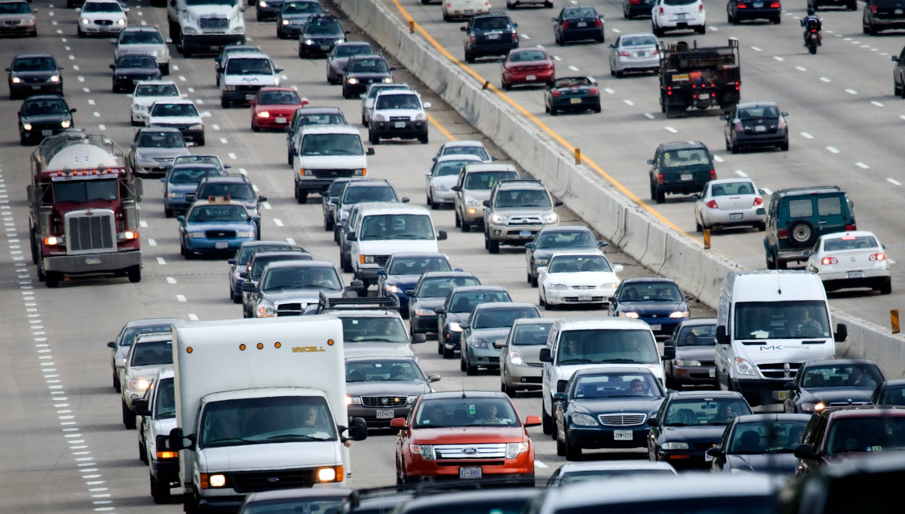 holiday-travelers-experience-heavy-traffic-and-high-gas-prices
