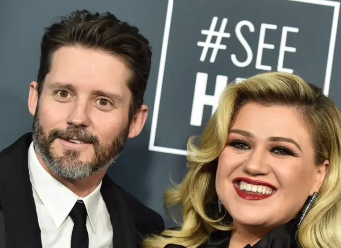 Kelly Clarkson and Brandon Blackstock arrives for the 25th Annual Critics' Choice Awards on January 12^ 2020 in Santa Monica^ CA LOS ANGELES - JAN 12