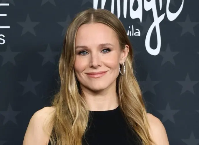 Kristen Bell at the 2025 Critics Choice Awards at Barker Hanger on February 7^ 2025 in Santa Monica^ CA