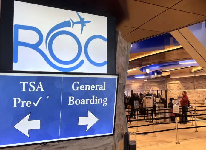 roc-airport-boarding451338
