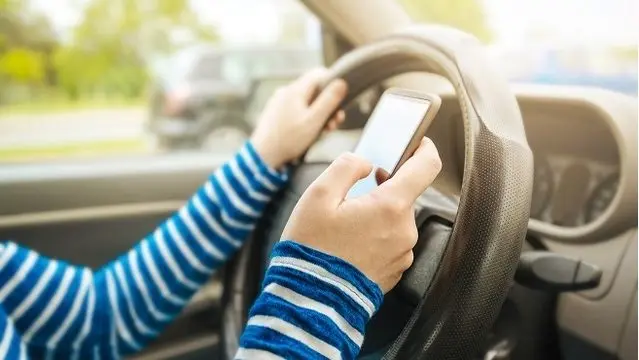 texting20while20driving20distracted20driving_1557999933223-jpg_87772170_ver1-0