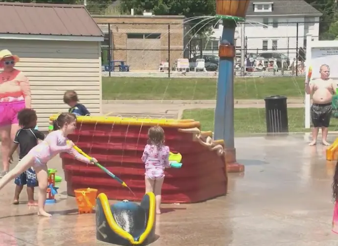 edmund-lyon-splash-pad-heat-advisory-cool-sweep173