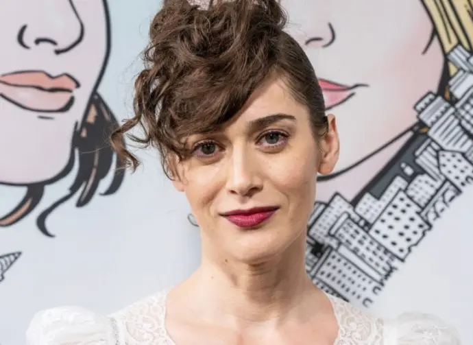 Lizzy Caplan wearing dress by Christopher Kane attends Hulu FX’s Fleishman Is In Trouble at Carnegie Hall in New York on November 7^ 2022