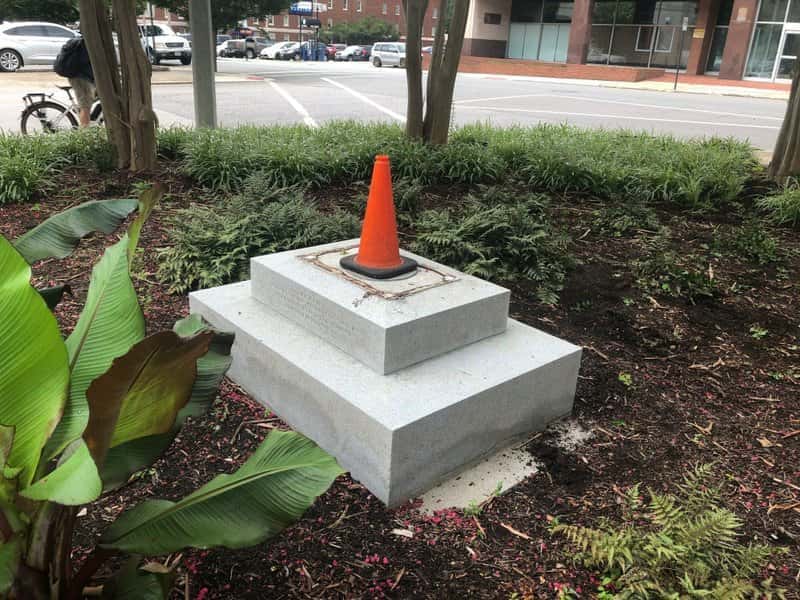 lee-statue-toppled-roanoke-jpeg