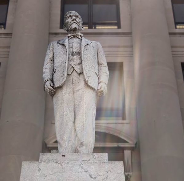 harry-wooding-statue-jpg