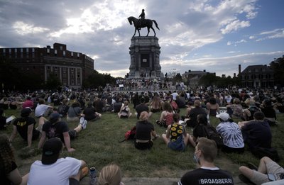 lee-statue-2-jpg-3