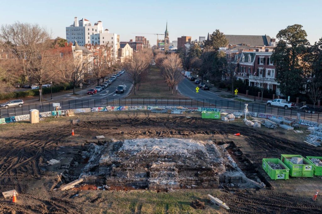 Search to resume for 1887 time capsule under Robert E. Lee monument - Vimarsana News