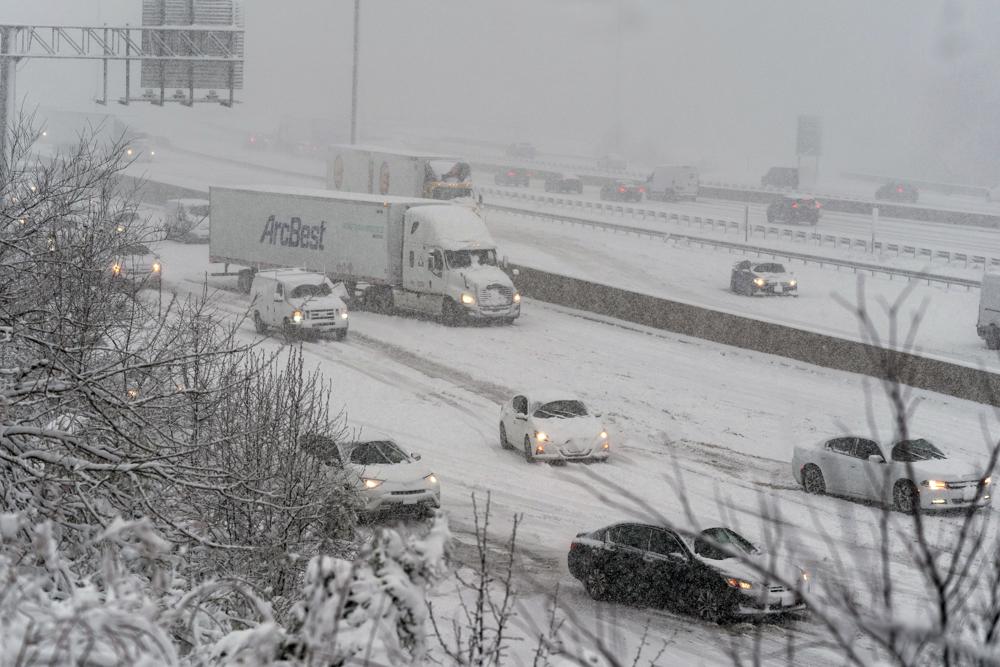 Snow pummels U.S. capital… 10 inches in some areas | 103.3 WAKG