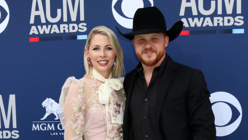 Cody Johnson features his wife and daughters in the new video for ...