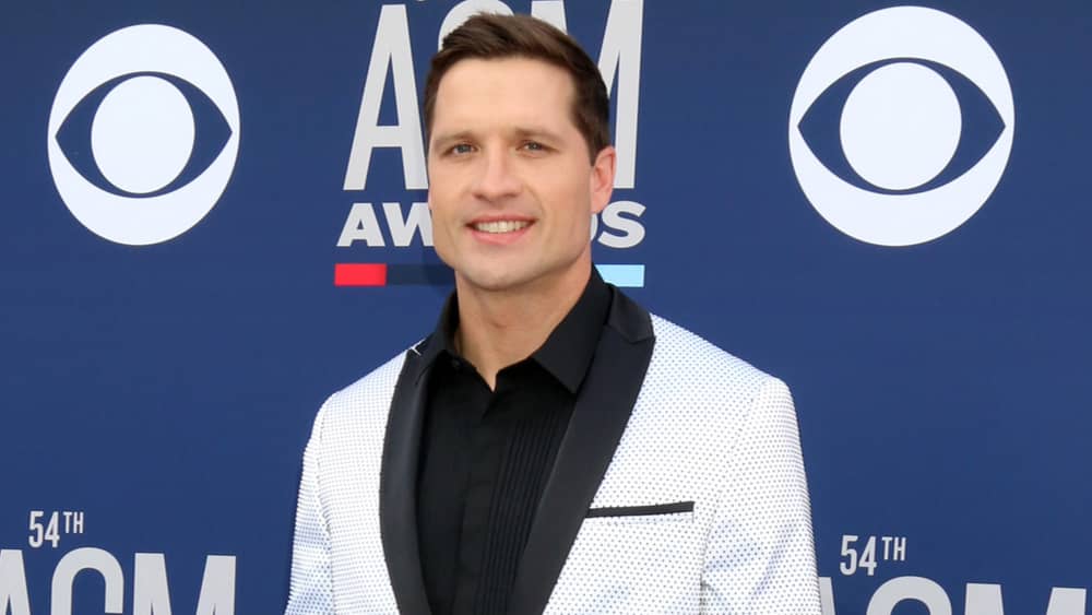 Walker Hayes set to release his new book, 'Glad You're Here' 105.9