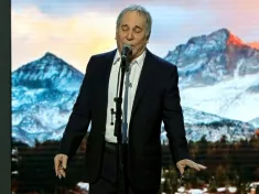 Singer Paul Simon entertains the Delegates on the first day of the Democratic National Convention in the Wells Fargo Arena Philadelphia^ Pennsylvania^ USA^ July 25^ 2016