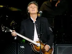 Paul McCartney performs onstage at NYCB Live on September 27^ 2017 in Uniondale^ New York. UNIONDALE^ NY-SEP 27