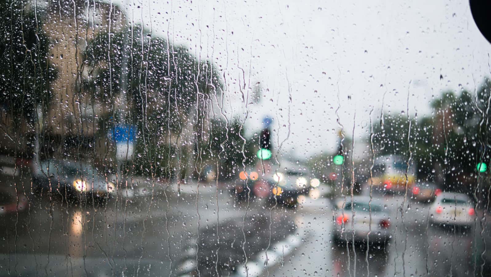blurred-street-scene-through-car-windows-with-rain-drop