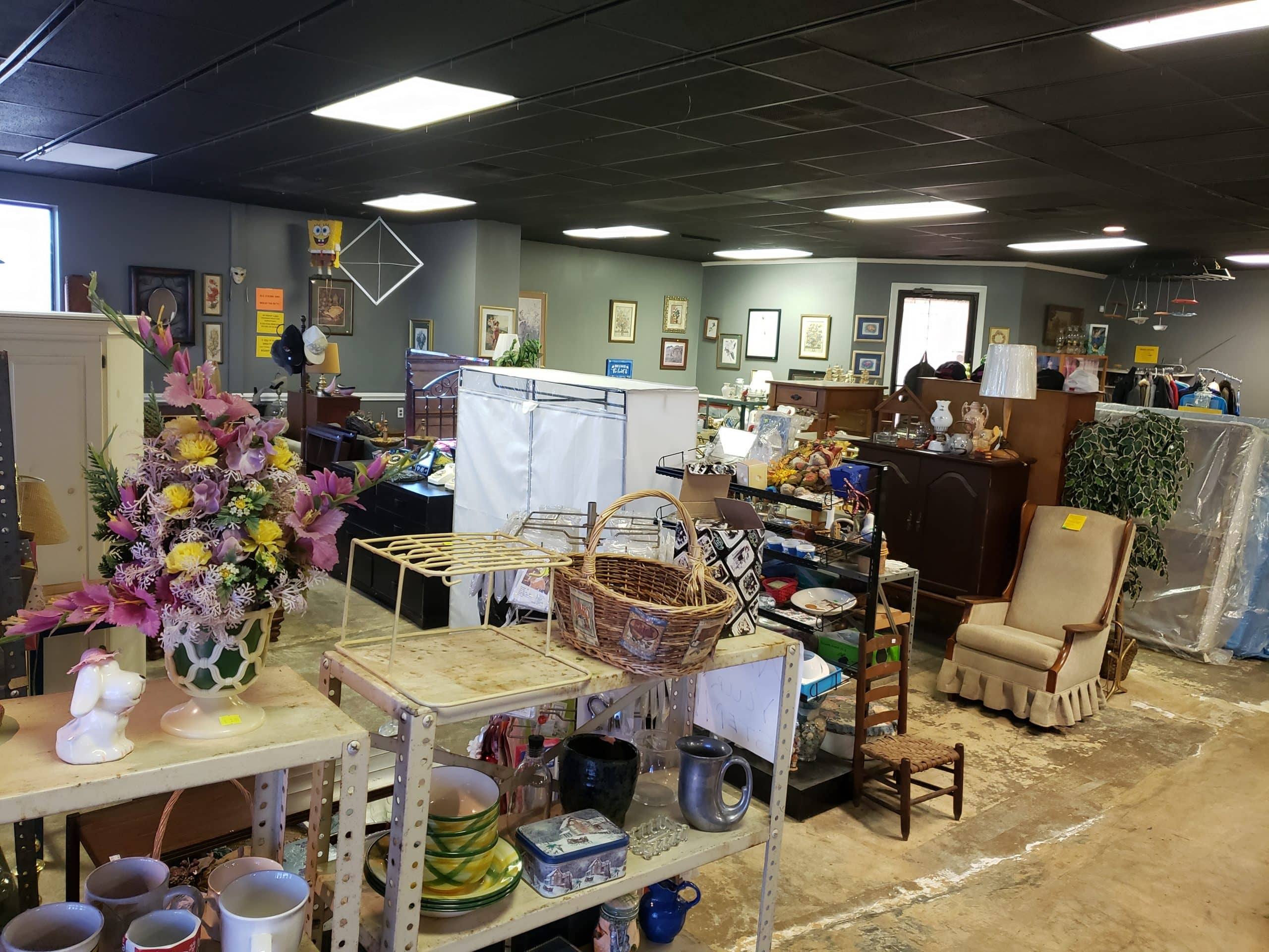 Mama's Attic Thrift Store WBTM 102.5