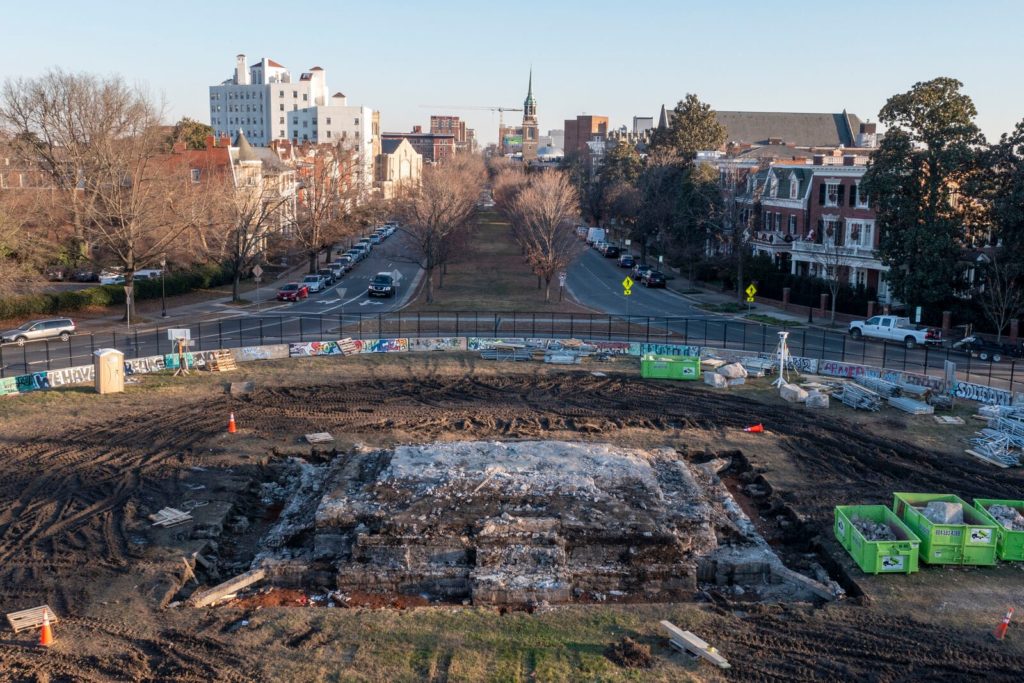 Search to resume for 1887 time capsule under Robert E. Lee monument - Vimarsana News
