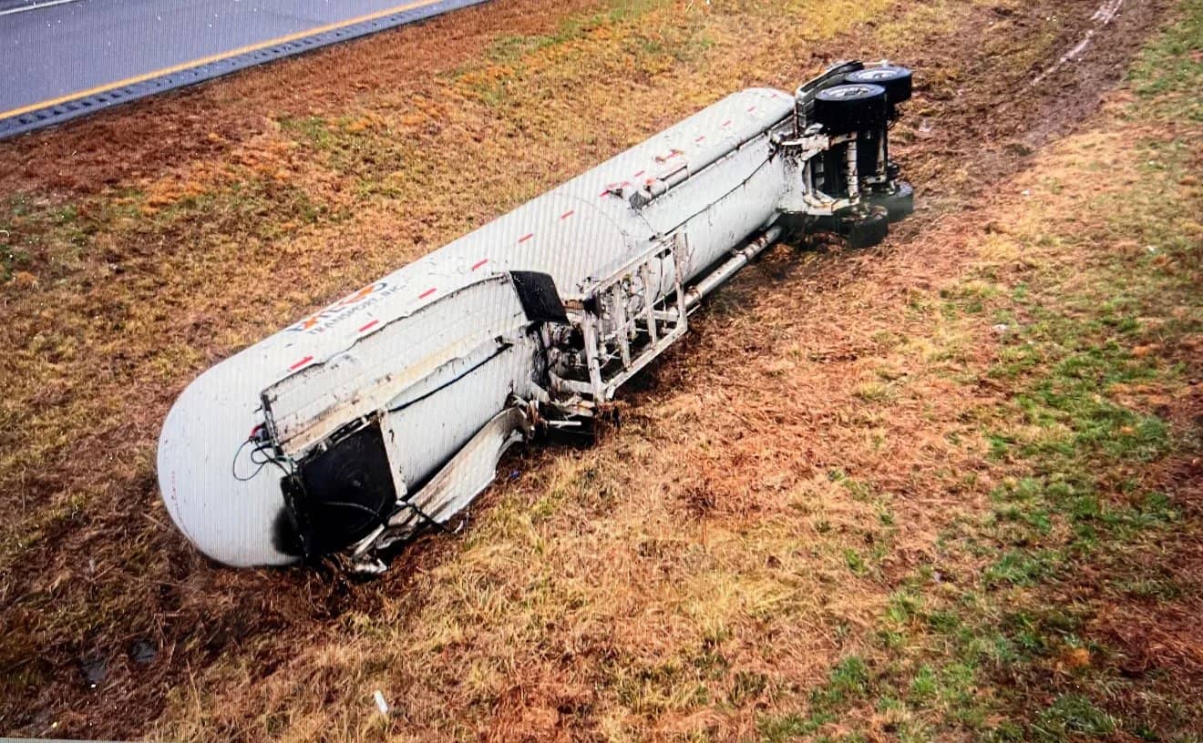 tanker-overturns