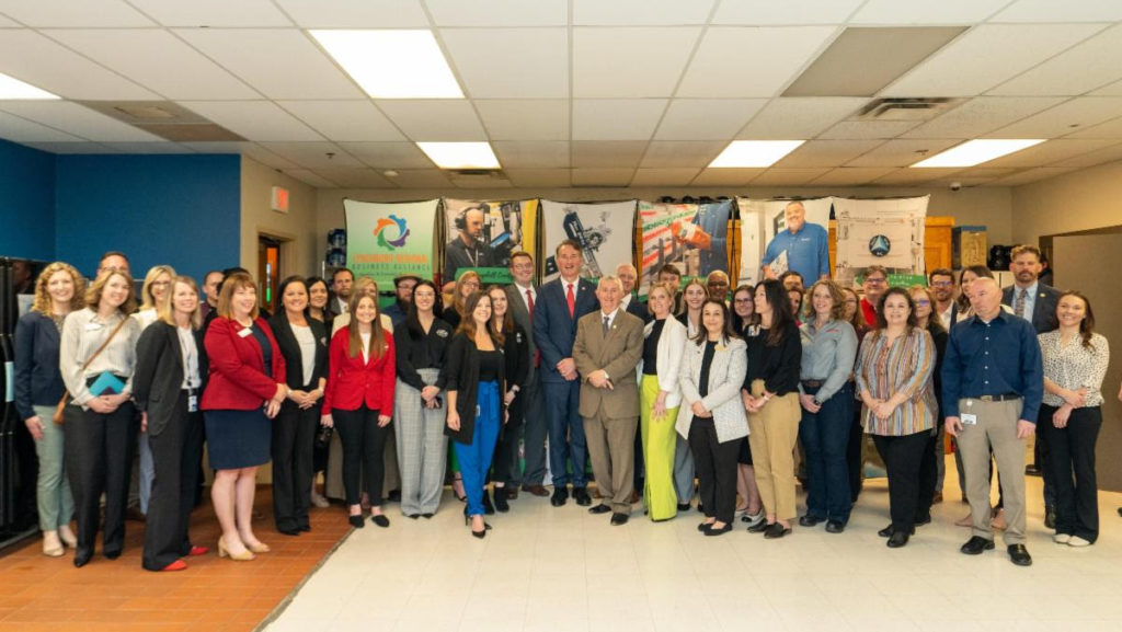 Governor Glenn Youngkin Signs Bipartisan Legislation to Strengthen the Commonwealth's Workforce - Vimarsana News