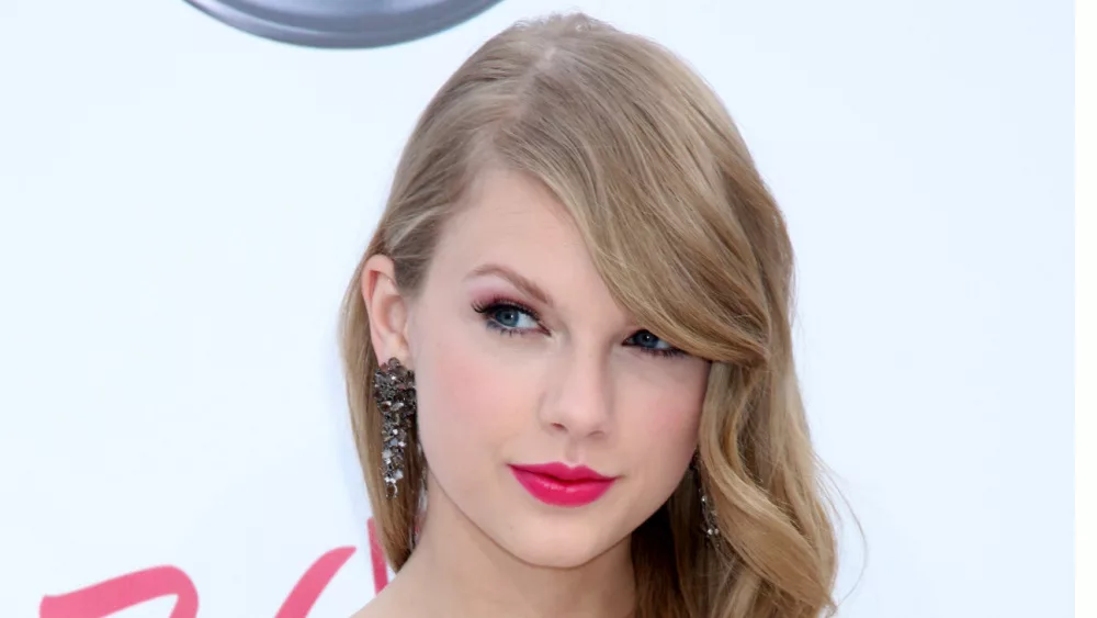Taylor Swift at the 2011 Billboard Music Awards at MGM Grand Garden Arena