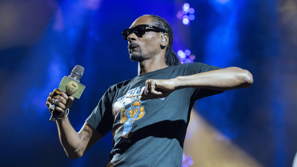 snoop dogg songs about guns