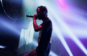 Travis Scott pauses his surprise show in Coney Island over crowd safety concerns Travis Scott pauses his surprise show in Coney Island over crowd safety concerns