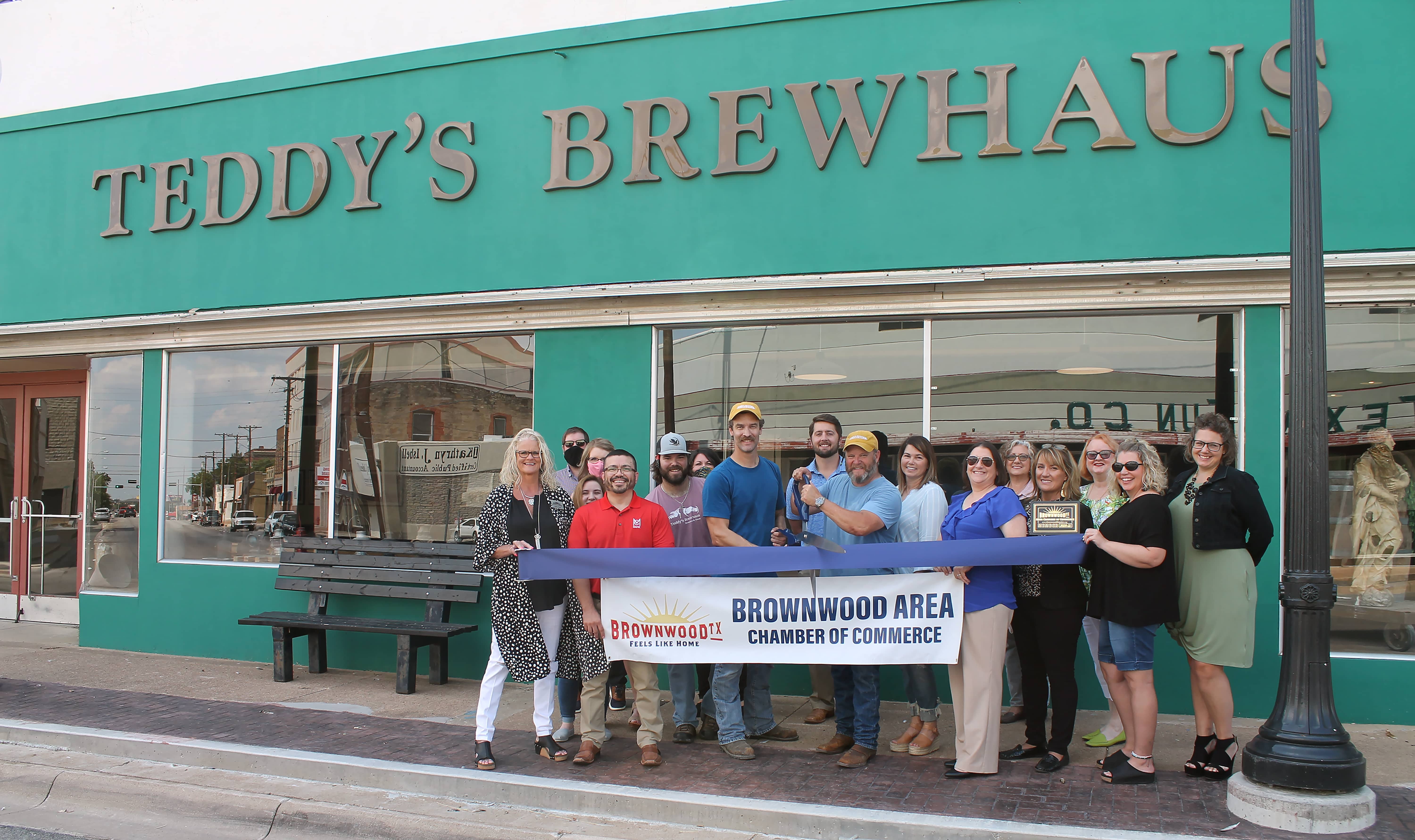 teddys-brewhaus-ribbon-cutting