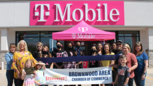 ribbon-cutting-for-t-mobile_edited