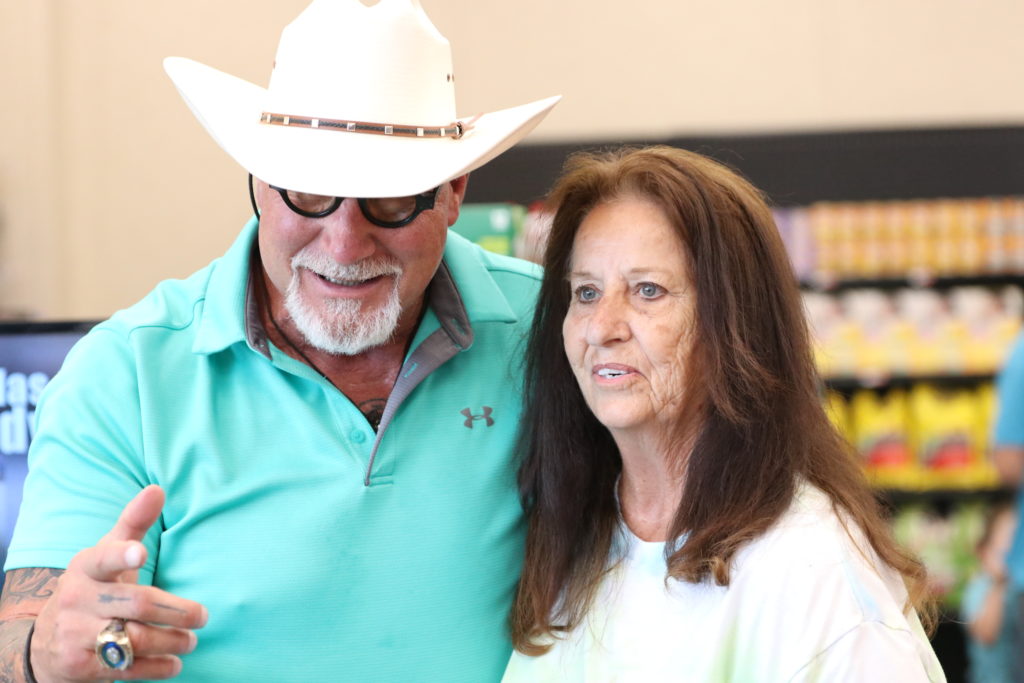 Randy White signs autographs at new Allsup's in Bangs