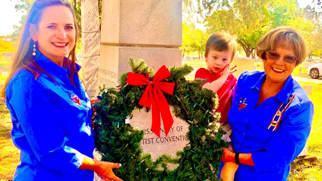 Daughters of the Republic of Texas taking part in Wreaths Across America - Vimarsana News