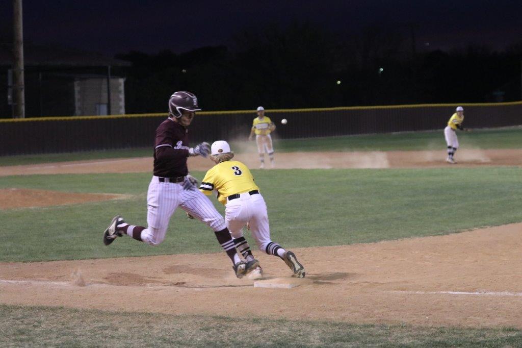 Lions offense roars to life in 12-5 district victory over Gatesville - Vimarsana News
