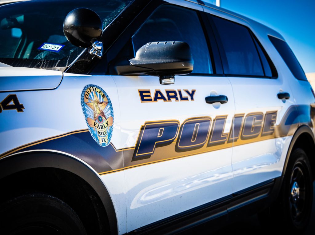 Early Police Department make arrest for possession of controlled substance, possession of drug paraphernalia, fraudulent license plate and fraudulent possession of credit/debit cards. - Vimarsana News