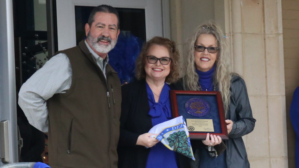 East Elementary receives plaque, flag for Blue Ribbon status - Vimarsana News