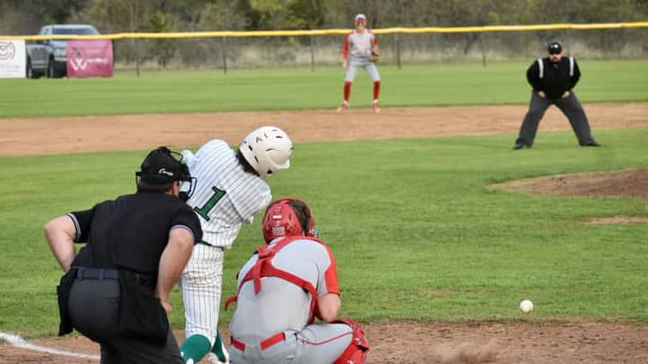 Dragons fend off Winters, 7-4, to remain alone in second place in district - Vimarsana News