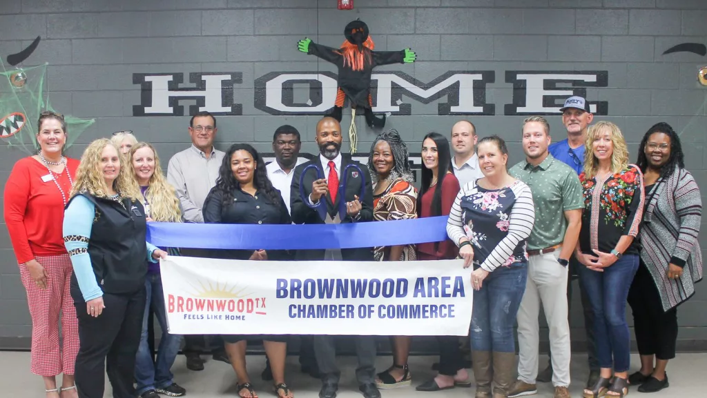 Chamber holds ribbon cutting for The Oaks Brownwood – A Rite of Passage Program - Vimarsana News