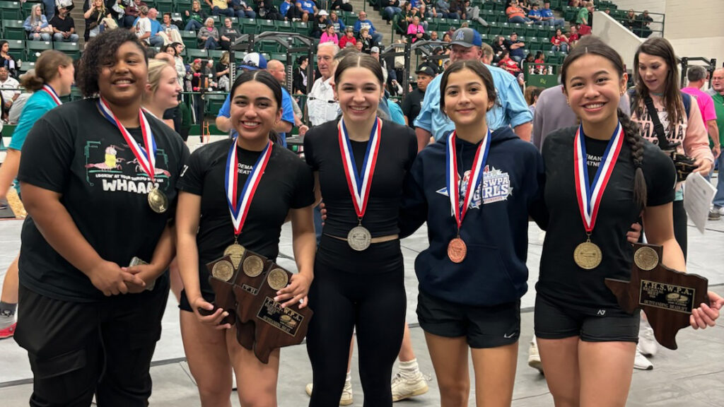 Four Early Lady Horns qualify for state in powerlifting