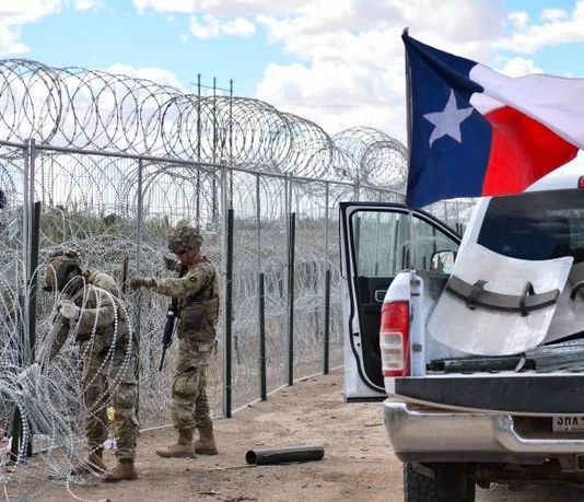 texas-border-razor-wire-flag-cropped