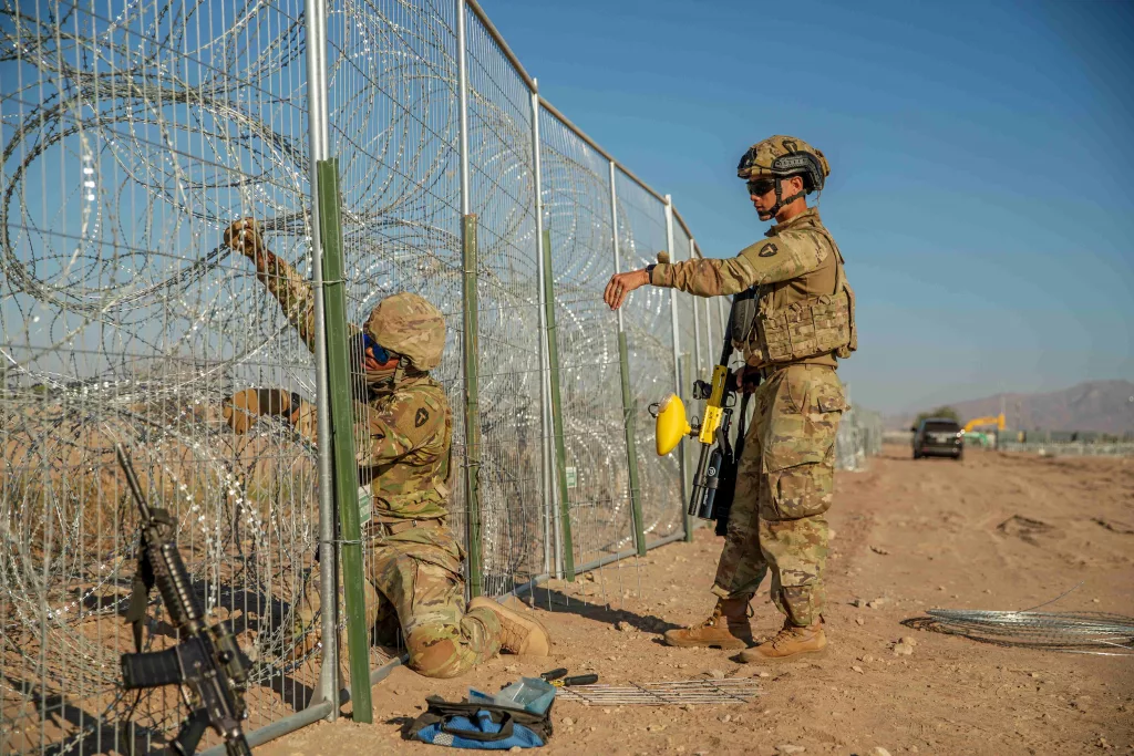 texas-border-wire-fence