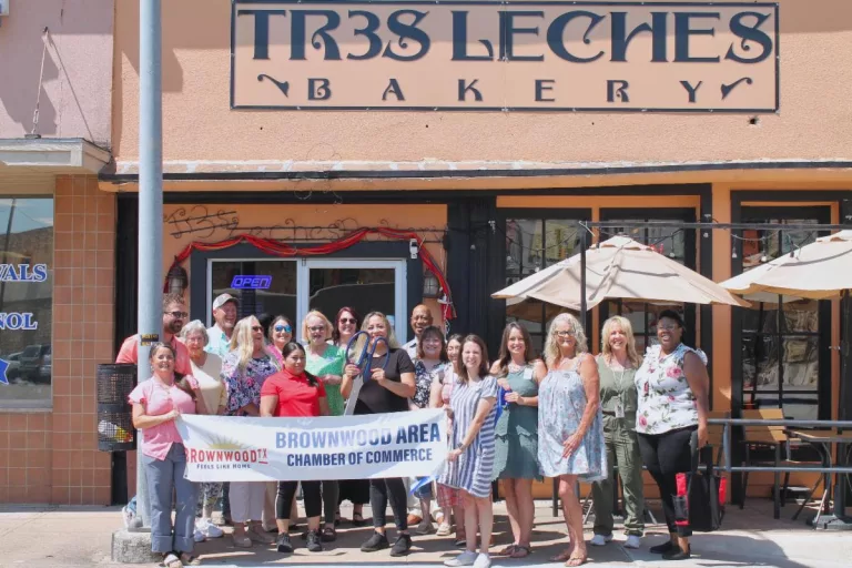 tres-leches-ribbon-cutting