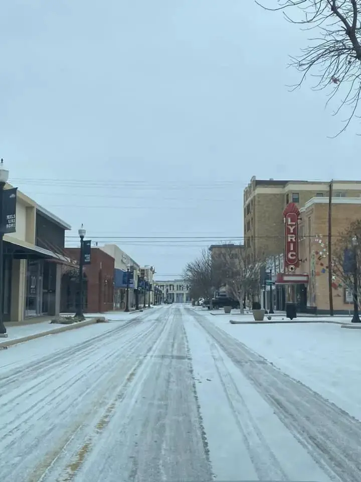 winter-weather-downtown-brownwood-snow