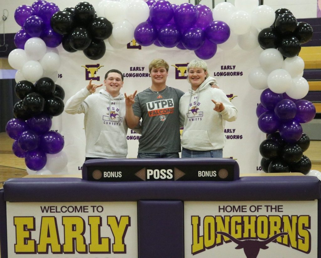 Early’s Love, Ratliff, Wilson sign to play college football
