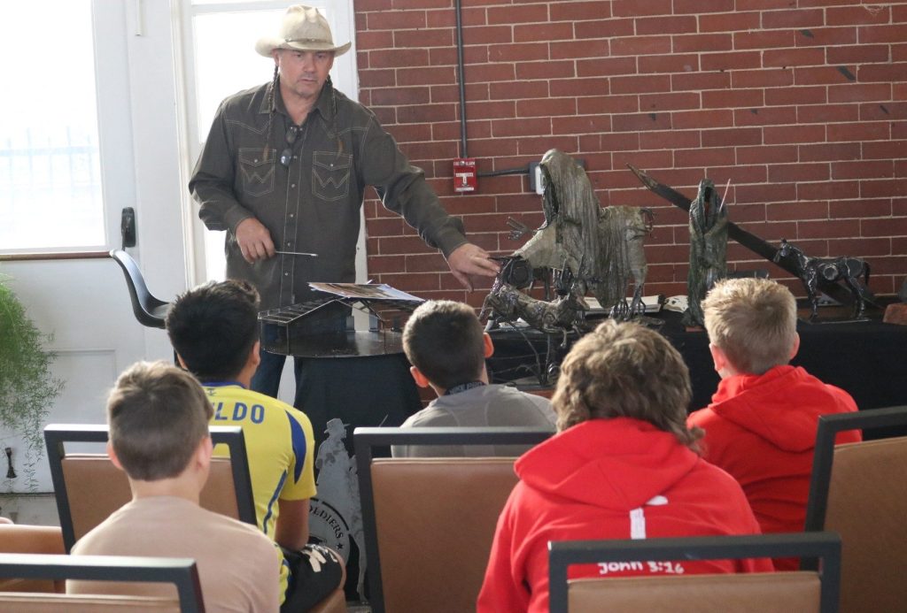 Early Middle School students admire art demonstrators at Stars of Texas
