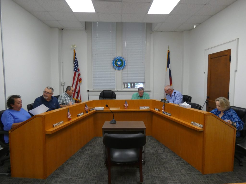 Commissioners Approve New Electricity Contract