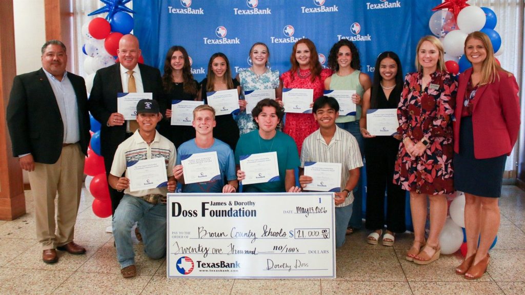 TexasBank’s Doss Foundation awards $21,000 in scholarships to local high school, TSTC students