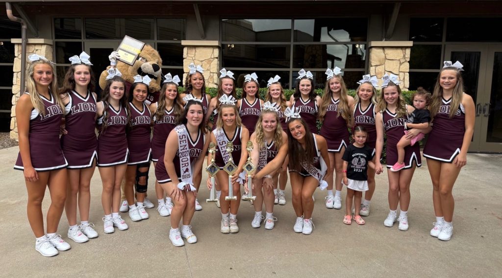 Brownwood High School Cheerleaders earn multiple honors at UCA – Grapevine 6 Camp