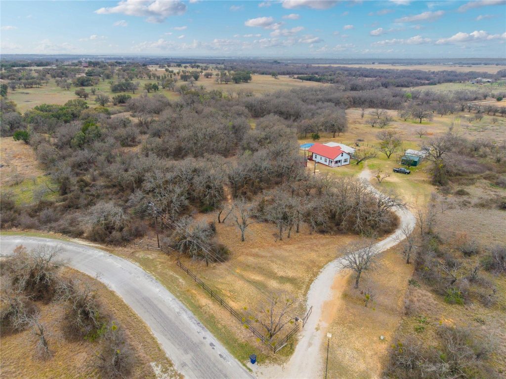 Price Improvement! Experience The Twin House Retreat—Two Homes, 5 Bedrooms, 3.5 Baths on Nearly 17...