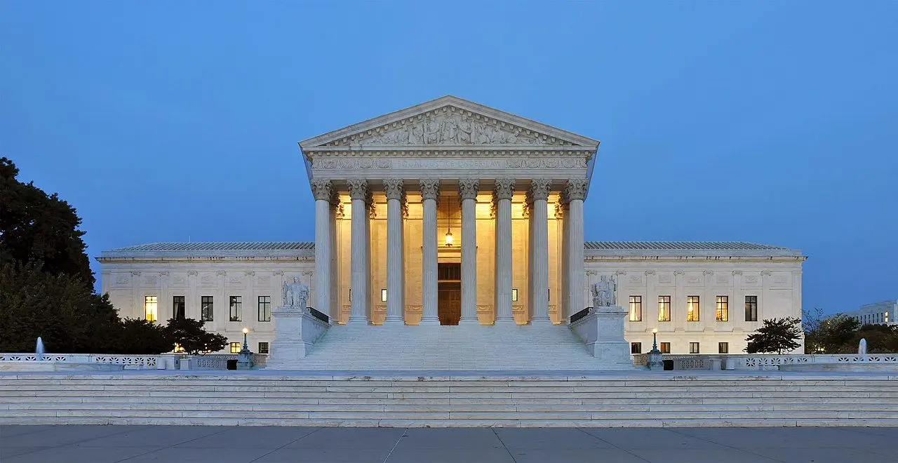 panorama_of_united_states_supreme_court_building_at_dusk