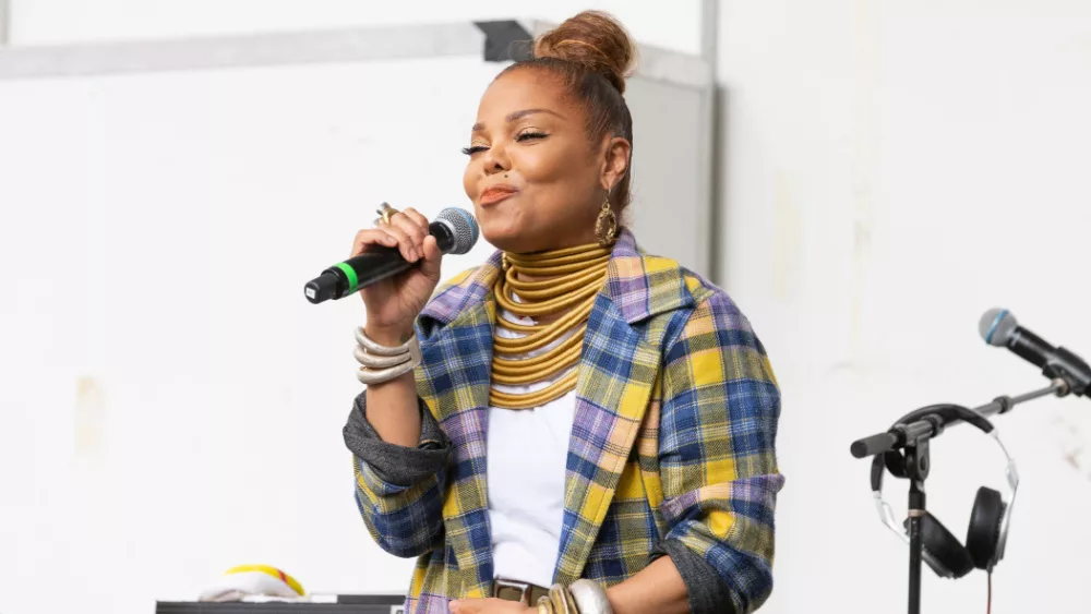 shutterstock_1159072303868317