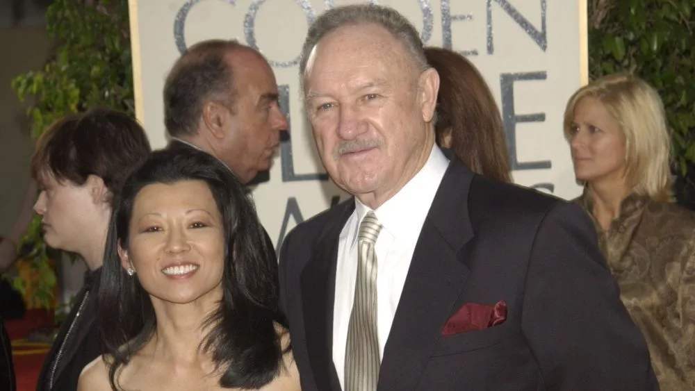 GENE HACKMAN & wife at the Golden Globe Awards at the Beverly Hills Hilton Hotel. JAN 19 2003